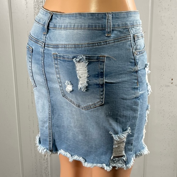 * Forever 21 Women's  Distressed Ripped Denim Mini Skirt Sz 30 - Picture 6 of 17